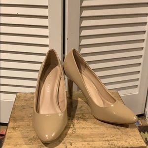 Kelly&Katie nude embossed pumps